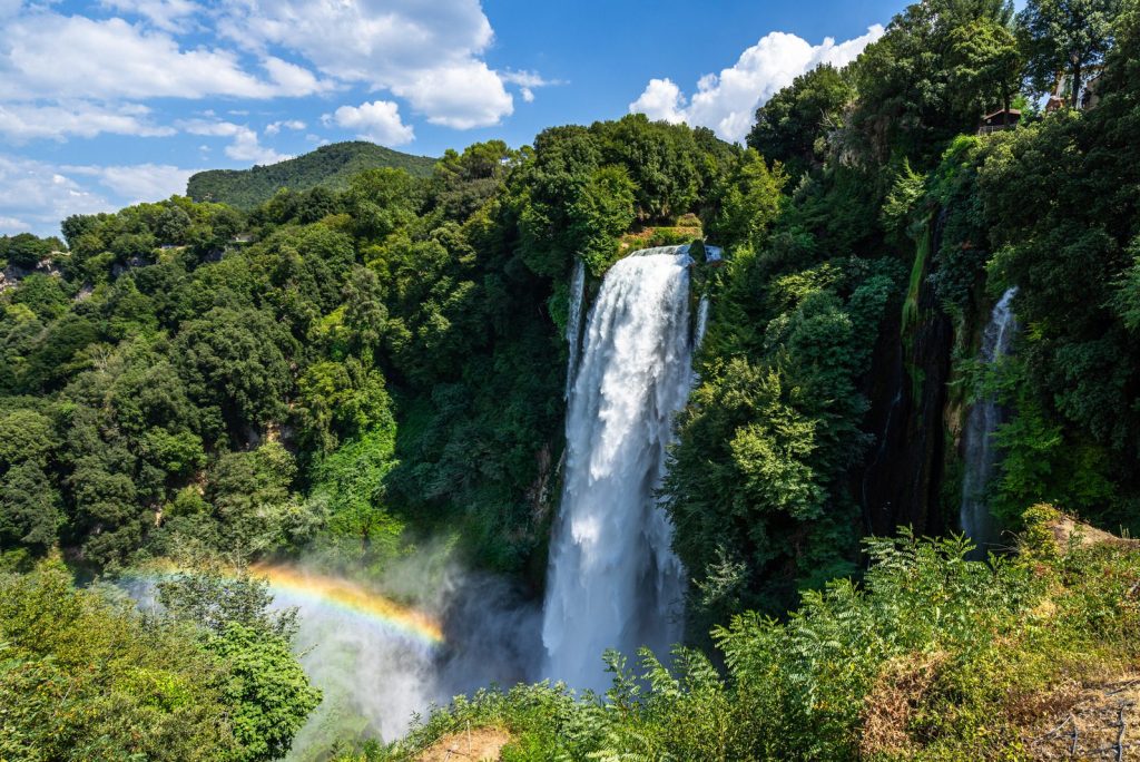 In Umbria among waterfalls and mysteries